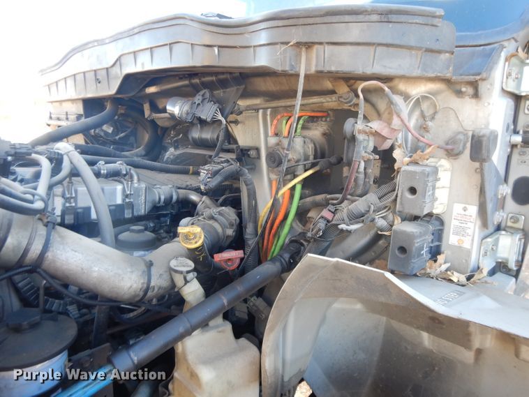 image for item DH3398 2008 International 4300  truck cab and chassis