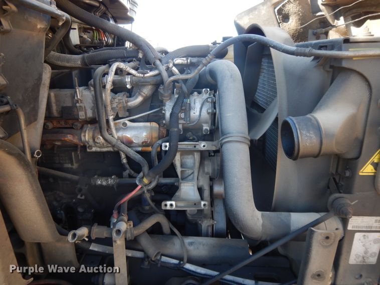 image for item DH3398 2008 International 4300  truck cab and chassis