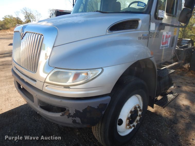 image for item DH3398 2008 International 4300  truck cab and chassis