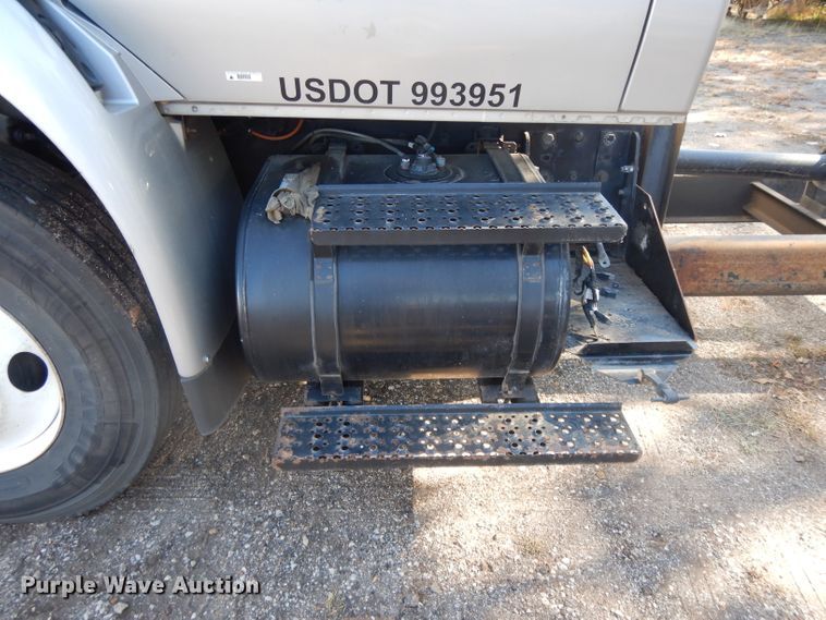 image for item DH3398 2008 International 4300  truck cab and chassis