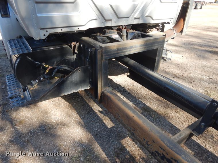 image for item DH3398 2008 International 4300  truck cab and chassis