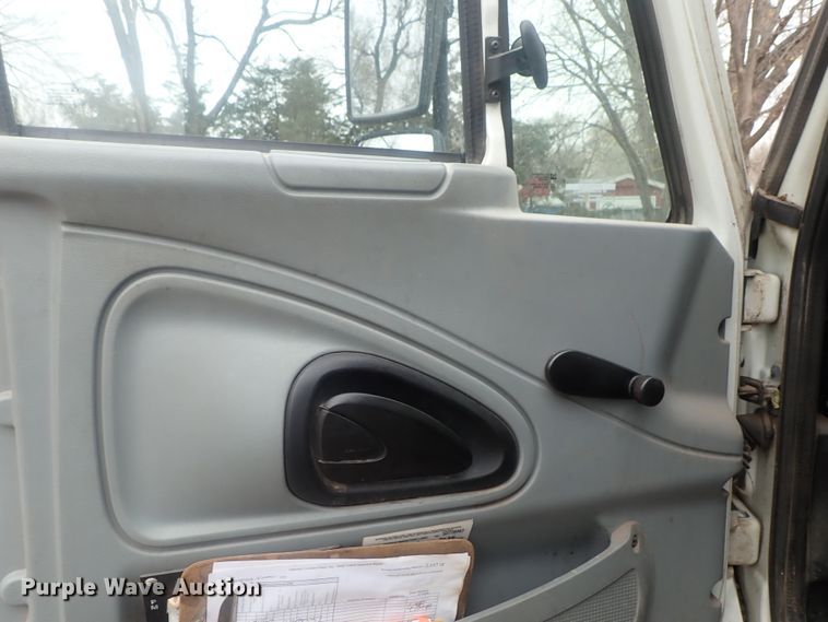 image for item DI7361 2008 International 4300  flatbed truck