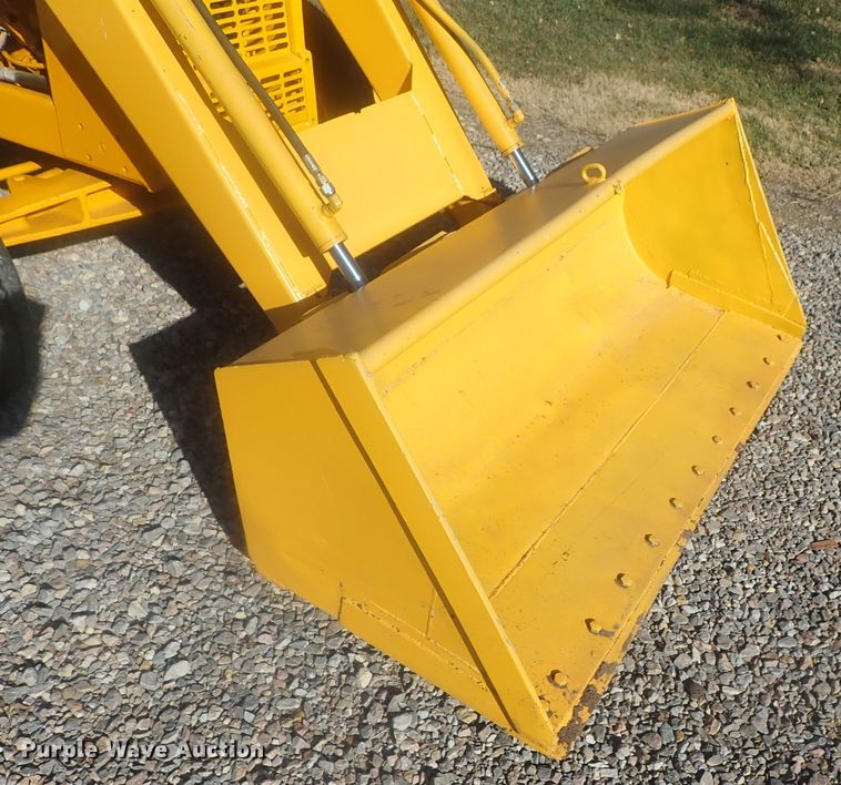 image for item DI7478 International 3414  backhoe
