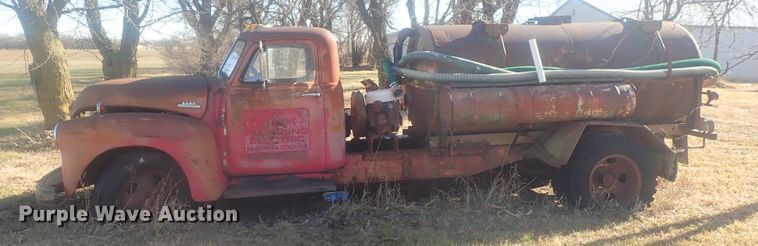 image for item DI7483 1953 Chevrolet 6500  vacuum truck