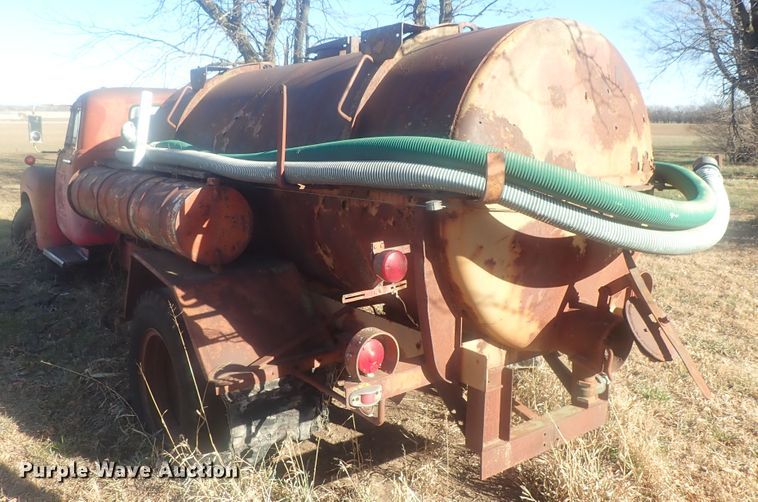 image for item DI7483 1953 Chevrolet 6500  vacuum truck