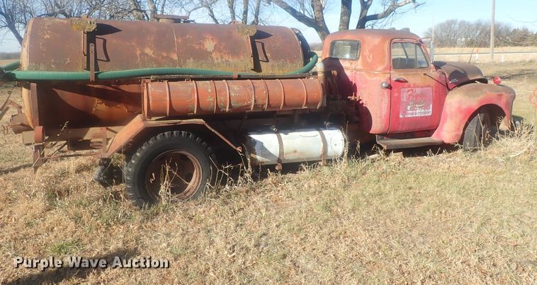 image for item DI7483 1953 Chevrolet 6500  vacuum truck