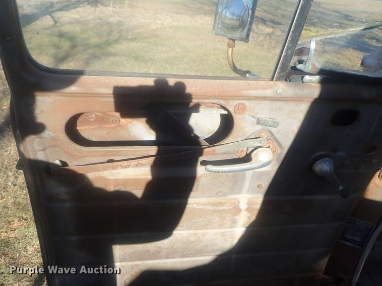 image for item DI7483 1953 Chevrolet 6500  vacuum truck