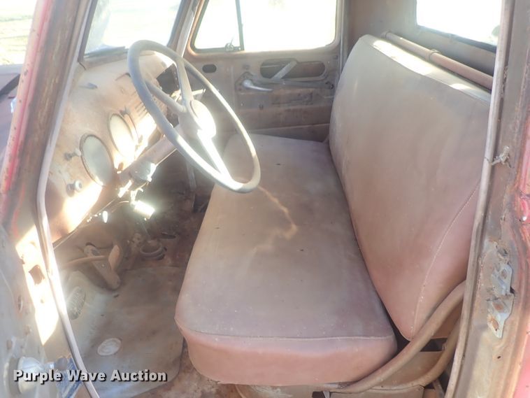 image for item DI7483 1953 Chevrolet 6500  vacuum truck