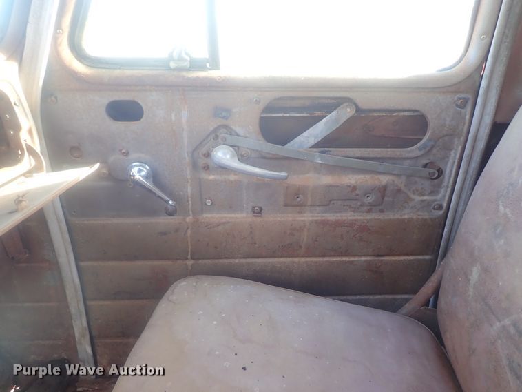 image for item DI7483 1953 Chevrolet 6500  vacuum truck