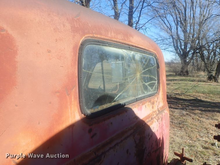 image for item DI7483 1953 Chevrolet 6500  vacuum truck