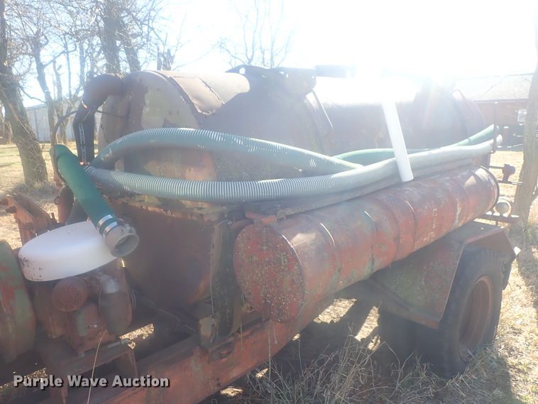 image for item DI7483 1953 Chevrolet 6500  vacuum truck