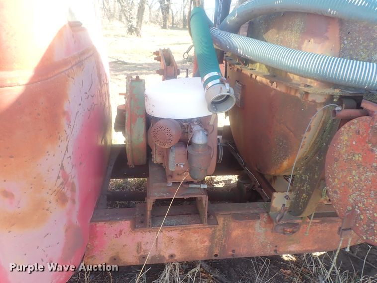 image for item DI7483 1953 Chevrolet 6500  vacuum truck