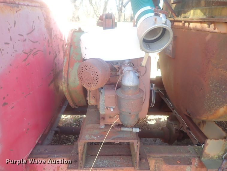 image for item DI7483 1953 Chevrolet 6500  vacuum truck