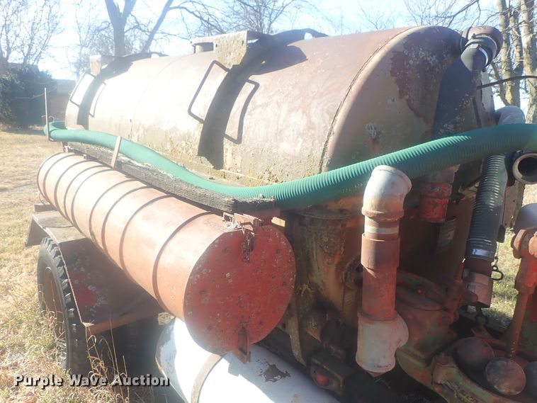 image for item DI7483 1953 Chevrolet 6500  vacuum truck