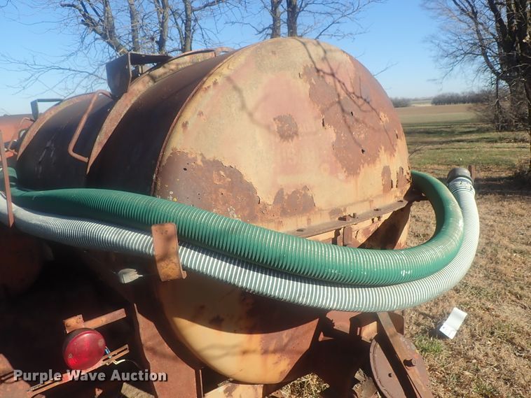 image for item DI7483 1953 Chevrolet 6500  vacuum truck