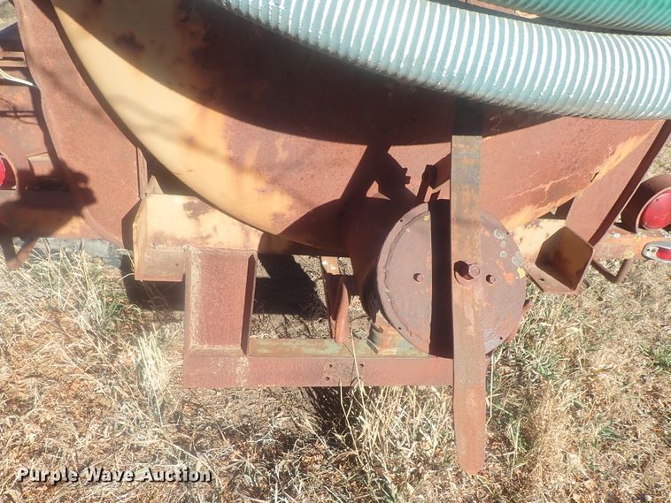 image for item DI7483 1953 Chevrolet 6500  vacuum truck