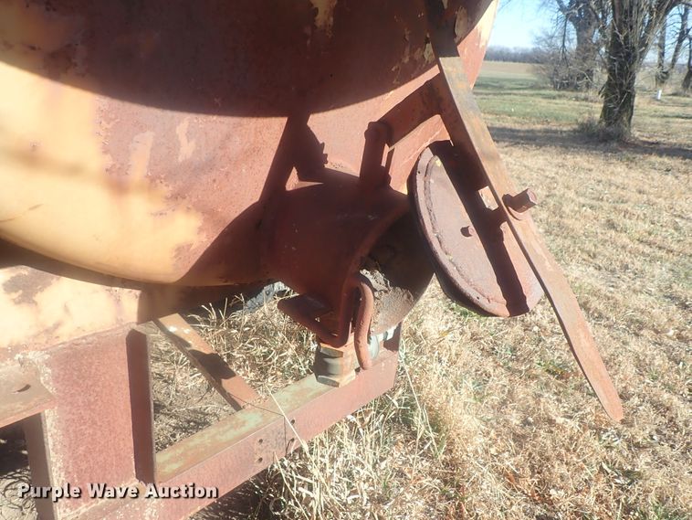 image for item DI7483 1953 Chevrolet 6500  vacuum truck