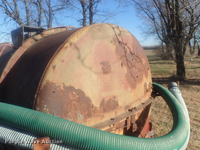 image for item DI7483 1953 Chevrolet 6500  vacuum truck