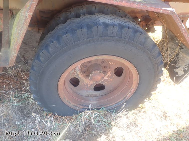 image for item DI7483 1953 Chevrolet 6500  vacuum truck