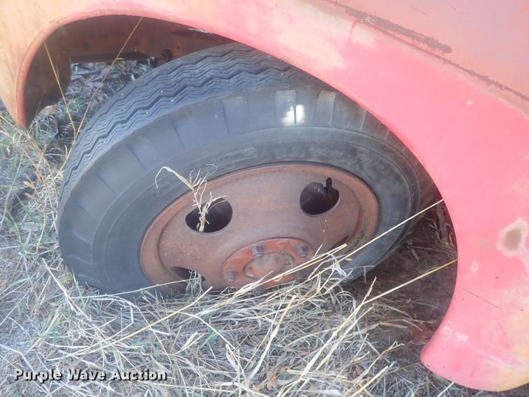 image for item DI7483 1953 Chevrolet 6500  vacuum truck