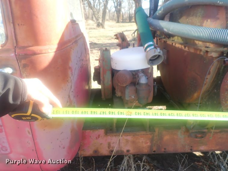 image for item DI7483 1953 Chevrolet 6500  vacuum truck