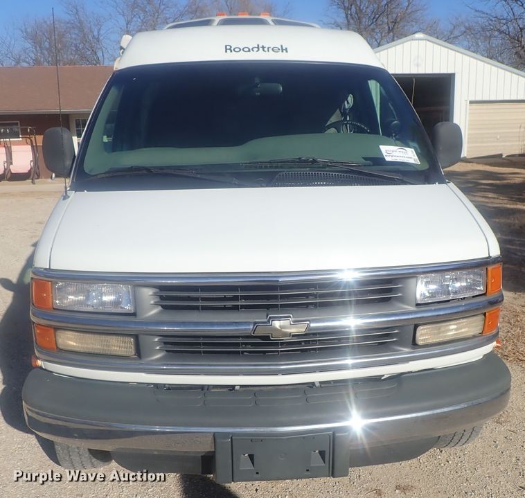 image for item DI7485 2002 Chevrolet Express 3500  Roadtrek 200 Versatile RV