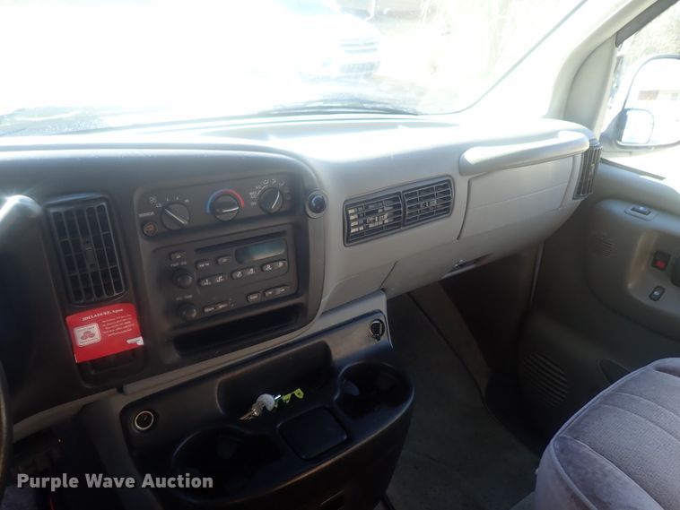 image for item DI7485 2002 Chevrolet Express 3500  Roadtrek 200 Versatile RV