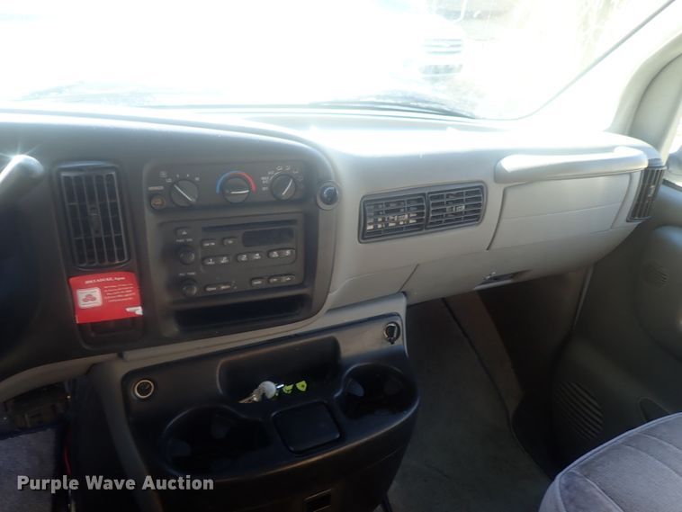 image for item DI7485 2002 Chevrolet Express 3500  Roadtrek 200 Versatile RV