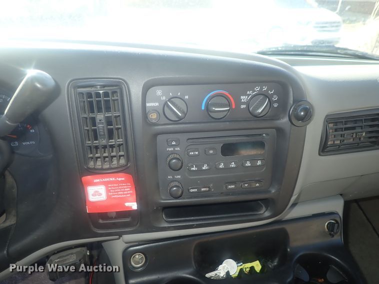 image for item DI7485 2002 Chevrolet Express 3500  Roadtrek 200 Versatile RV