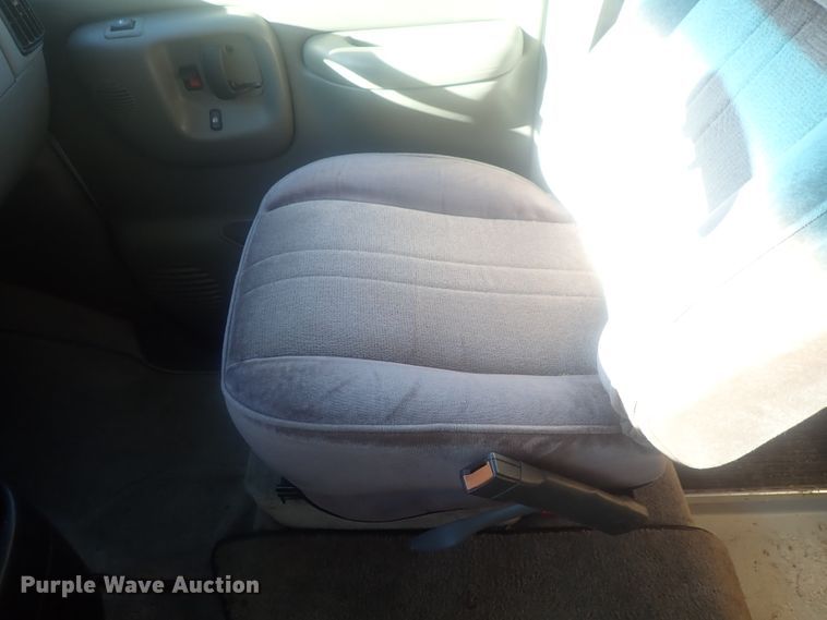 image for item DI7485 2002 Chevrolet Express 3500  Roadtrek 200 Versatile RV