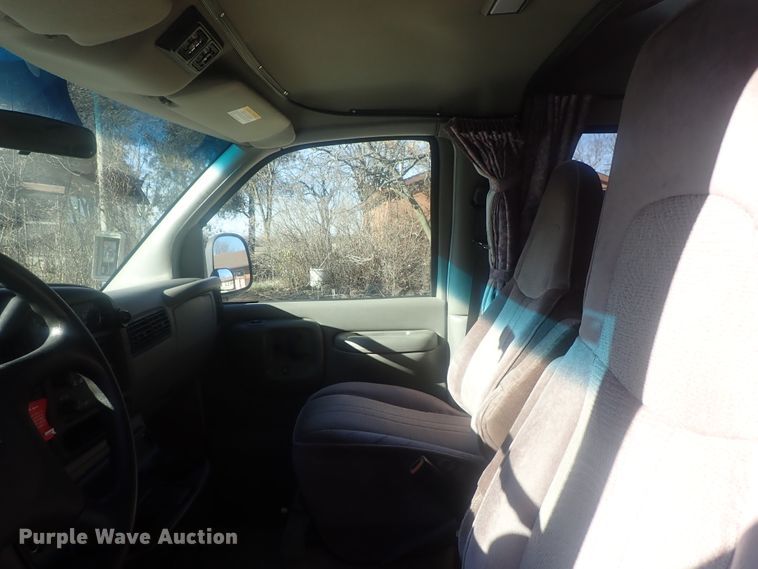 image for item DI7485 2002 Chevrolet Express 3500  Roadtrek 200 Versatile RV