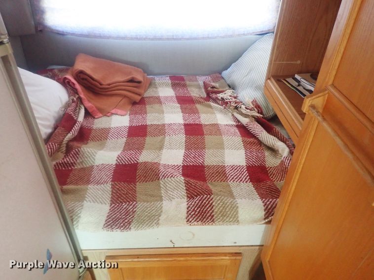 image for item DI7485 2002 Chevrolet Express 3500  Roadtrek 200 Versatile RV