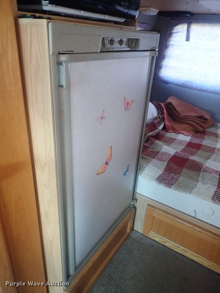 image for item DI7485 2002 Chevrolet Express 3500  Roadtrek 200 Versatile RV