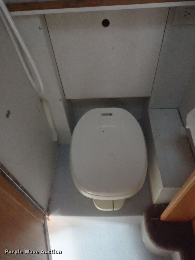 image for item DI7485 2002 Chevrolet Express 3500  Roadtrek 200 Versatile RV