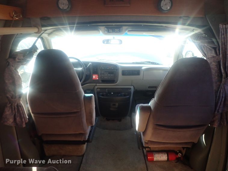 image for item DI7485 2002 Chevrolet Express 3500  Roadtrek 200 Versatile RV