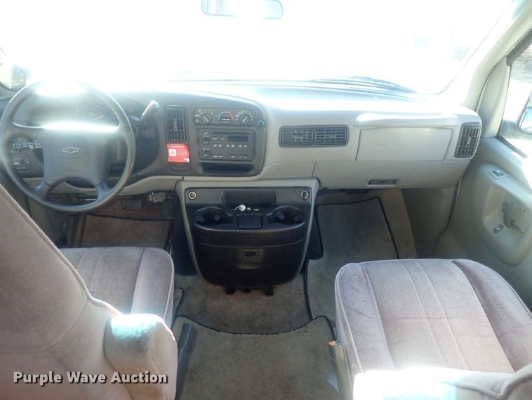 image for item DI7485 2002 Chevrolet Express 3500  Roadtrek 200 Versatile RV