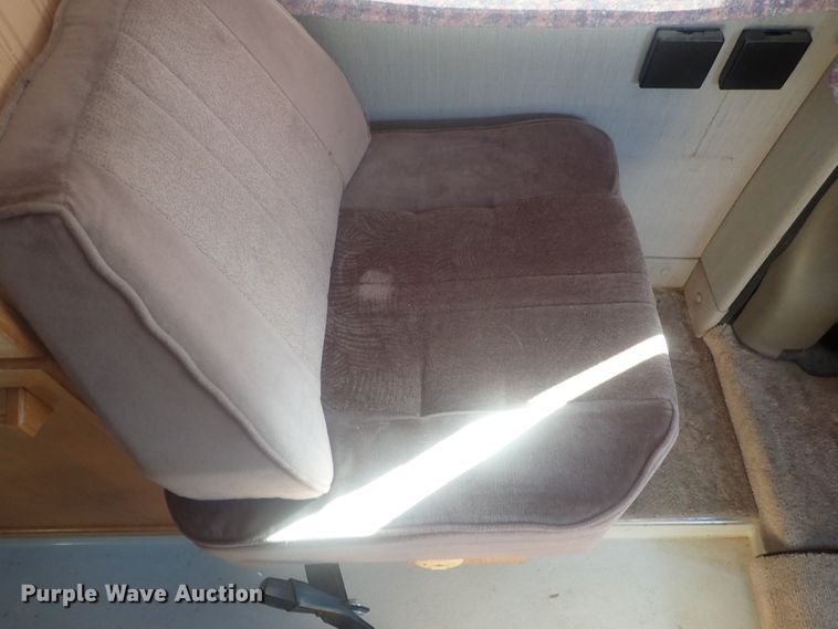 image for item DI7485 2002 Chevrolet Express 3500  Roadtrek 200 Versatile RV