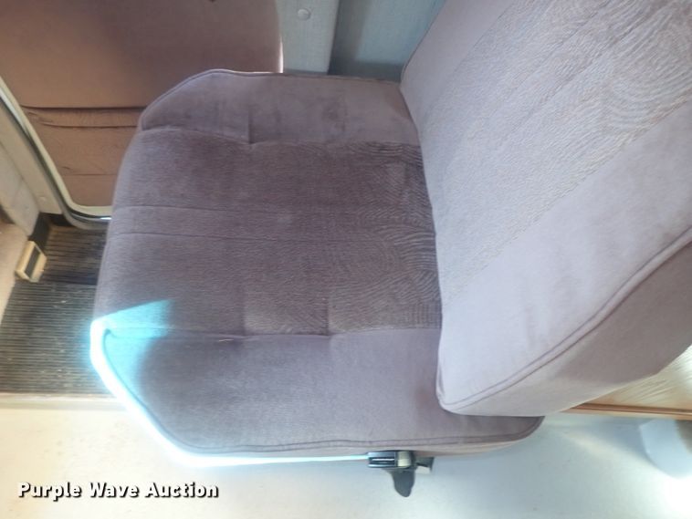 image for item DI7485 2002 Chevrolet Express 3500  Roadtrek 200 Versatile RV