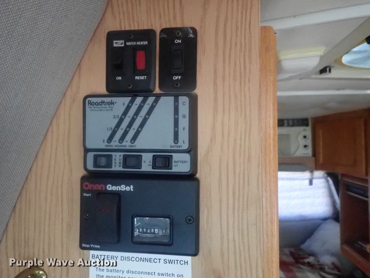 image for item DI7485 2002 Chevrolet Express 3500  Roadtrek 200 Versatile RV