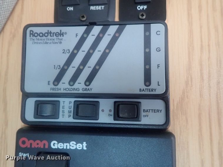 image for item DI7485 2002 Chevrolet Express 3500  Roadtrek 200 Versatile RV