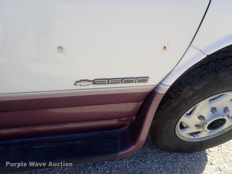 image for item DI7485 2002 Chevrolet Express 3500  Roadtrek 200 Versatile RV