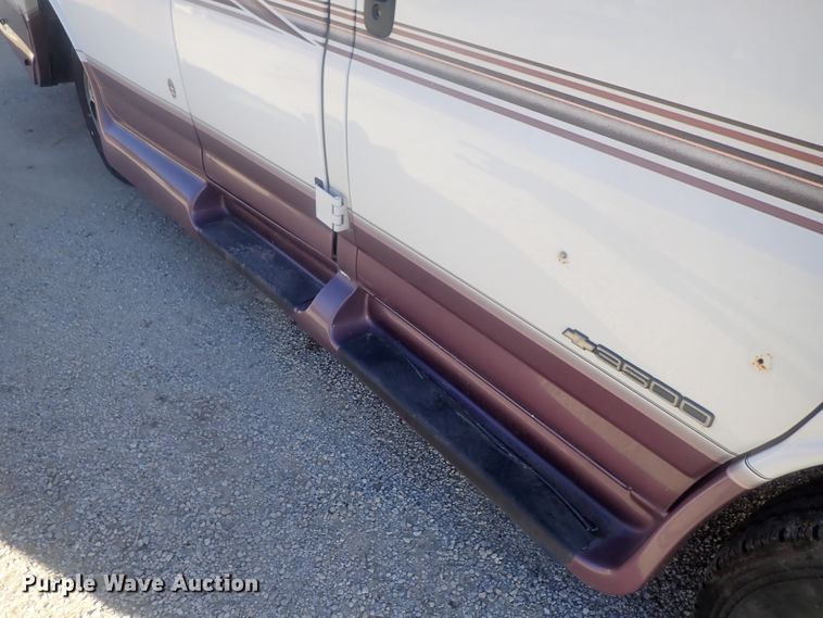 image for item DI7485 2002 Chevrolet Express 3500  Roadtrek 200 Versatile RV