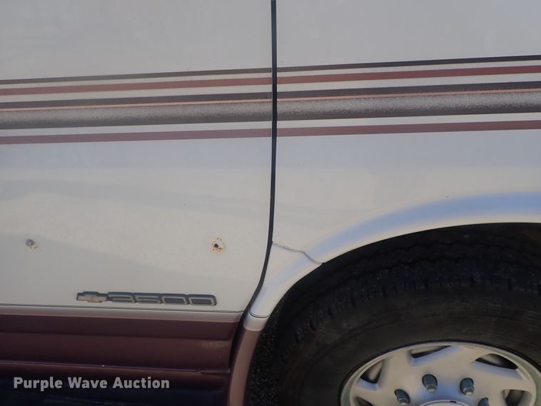 image for item DI7485 2002 Chevrolet Express 3500  Roadtrek 200 Versatile RV