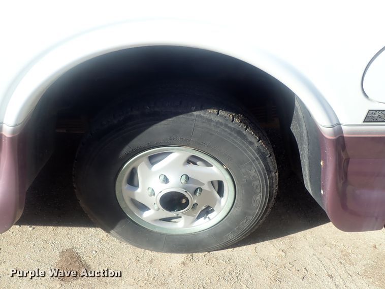 image for item DI7485 2002 Chevrolet Express 3500  Roadtrek 200 Versatile RV