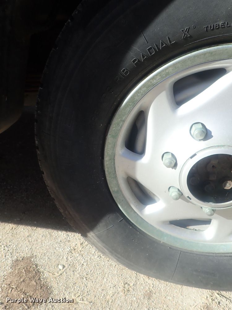 image for item DI7485 2002 Chevrolet Express 3500  Roadtrek 200 Versatile RV