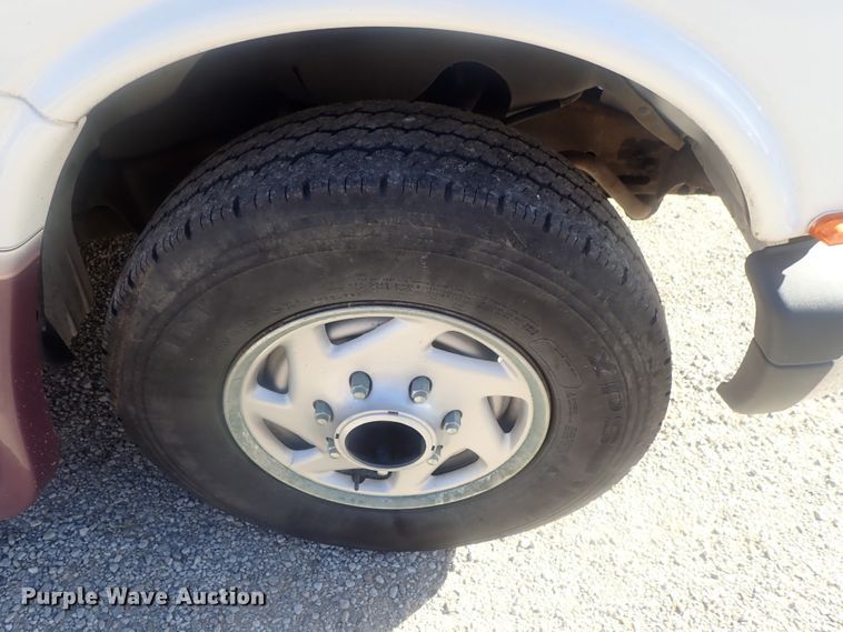 image for item DI7485 2002 Chevrolet Express 3500  Roadtrek 200 Versatile RV