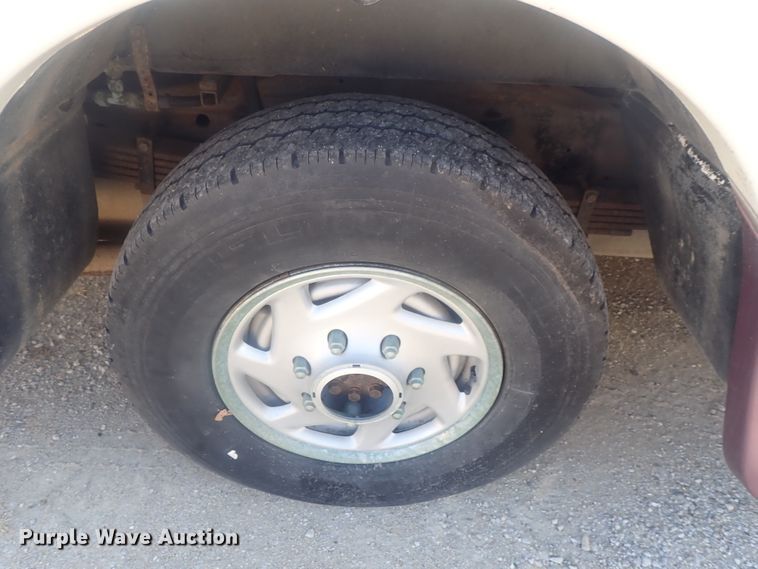 image for item DI7485 2002 Chevrolet Express 3500  Roadtrek 200 Versatile RV