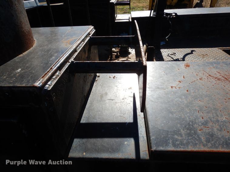 image for item DJ8024 2011 Dodge Ram 5500HD  flatbed truck