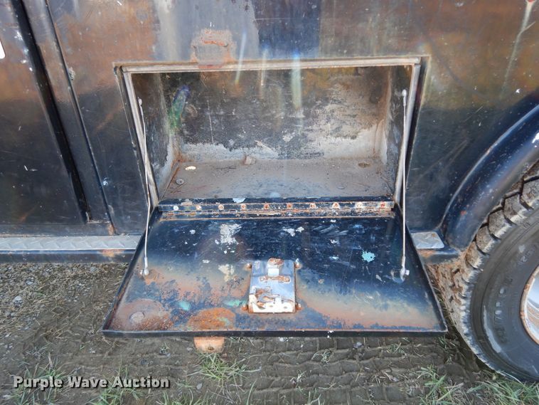 image for item DJ8024 2011 Dodge Ram 5500HD  flatbed truck