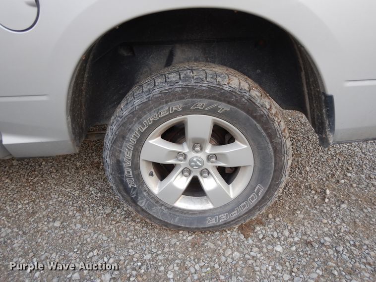 image for item DJ8033 2014 Dodge Ram 1500  Crew Cab pickup truck